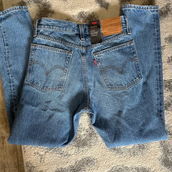 Levi’s - Picture 3 of 4